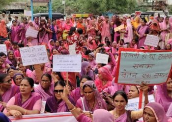 आंगनवाड़ी कर्मचारियों का विशाल प्रदर्शन, 11 सूत्रीय मांगों को लेकर गरजे कर्मचारी; शिवसेना (यूबीटी) ने दिया समर्थन