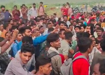 फालना में सैलो कंपनी के बाहर मजदूरों का प्रदर्शन: 8 घंटे ड्यूटी, दोगुना ओवरटाइम और समान वेतन सहित कई मांगे
