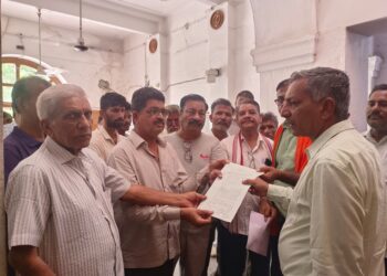 जालोर मे पानी और बिजली की समस्या से आम जनता त्रस्त,आक्रोशित लोगों ने अतिरिक्त कलेक्टर को सोपा ज्ञापन