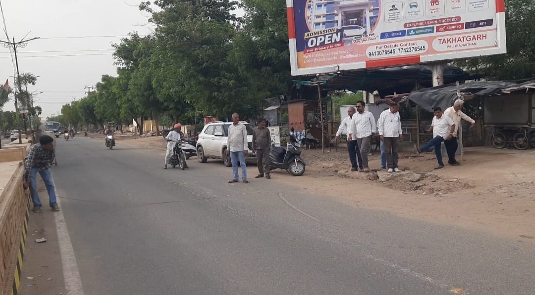 तखतगढ-अब जल्द होगा भव्य नगर प्रवेश द्वार का निर्माण,पीडब्ल्यूडी अधिकारियों ने किया मौका निरीक्षण हाईवे से 75 मीटर छोड़ जगह का किया चिन्हित