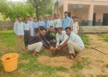 वरावल ग्राम की राजकीय विघालय में वृक्षारोपण कार्यक्रम आयोजित
