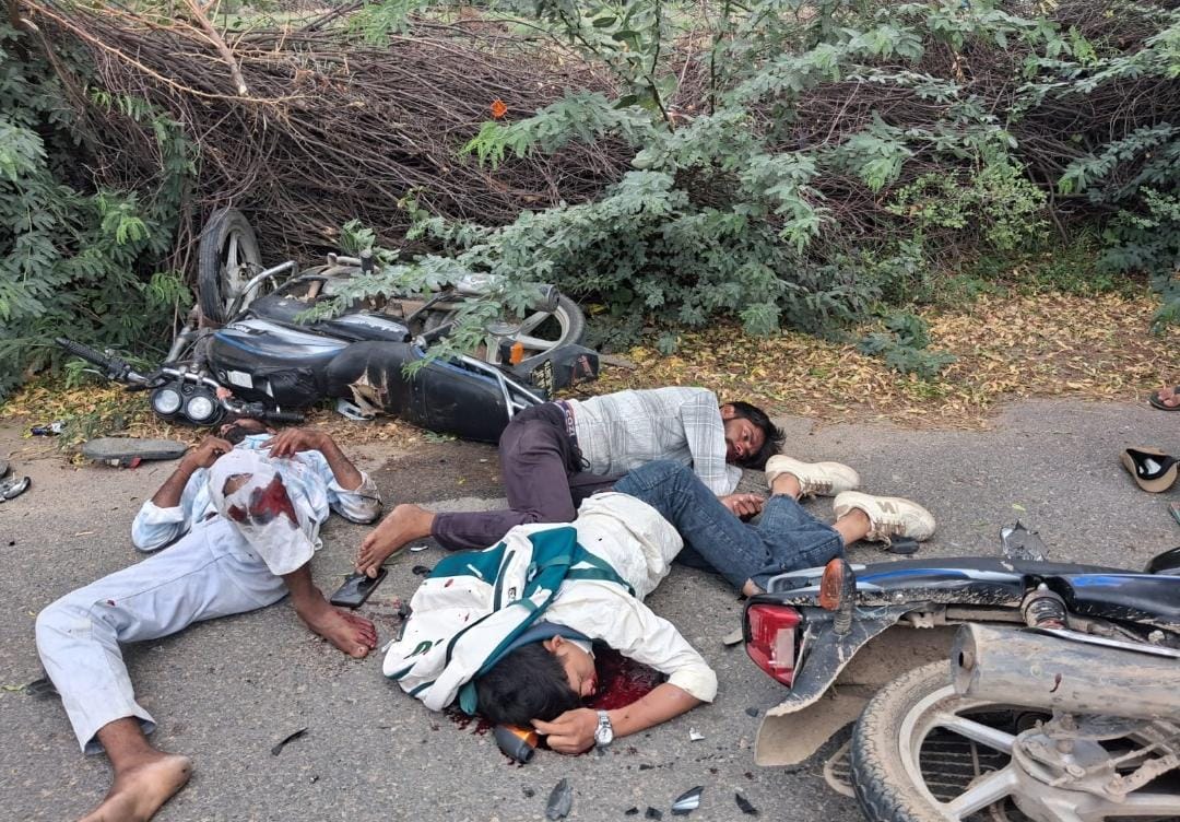 बाली के सेवाड़ी-मिरगेश्वर रोड पर दो बाइकों की टक्कर: 4 युवक घायल, दो गंभीर हालत में पाली रेफर