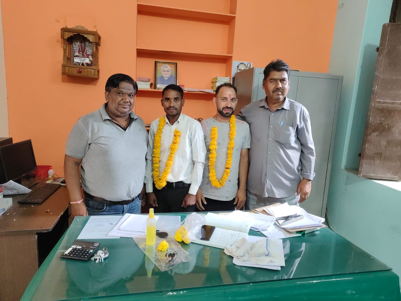 चामुंडेरी में पटवारी राहुल कुमार को दी विदाई, किरण कुमार ने पदभार किया ग्रहण, दोनों का हुआ स्वागत