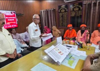 जालोर में संत बोले- आरोपी नहीं पकड़े तो लेंगे समाधिः मंदिर में तोड़फोड़ करने वालों पर कार्रवाई की मांग, सौंपा ज्ञापन