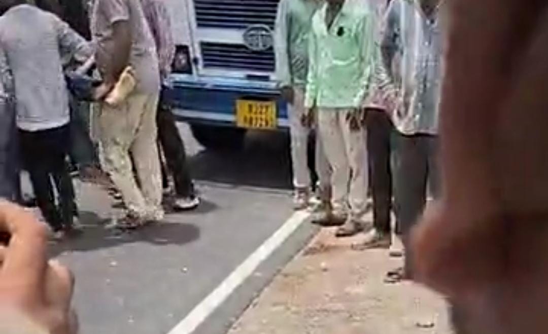 रोडवेज बस में पीछे से घुसी कार, 3 की मौतः बस के ब्रेक लगाने से हादसा होने का अंदेशा, जोधपुर जा रहे थे