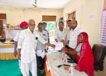 पादरला शिविर में समस्याओं का हुआ निस्तारण,4 पट्टों का हुआ वितरण