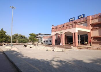 रानी-19 करोड़ आय वाला रानी स्टेशन फिर ठहराव से वंचित,प्रयागराज–वेरावल स्पेशल का रानी में ठहराव नहीं