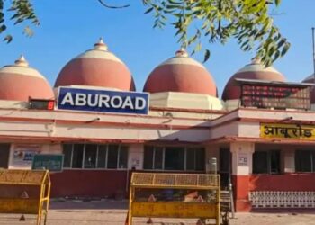 घोलवड़-उमरगाम रोड के बीच ब्रिज पर जलभरावः कई ट्रेनें रद्द, कुछ के बदले मार्ग