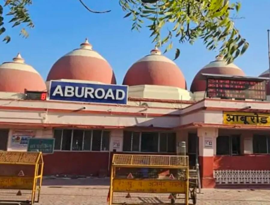 घोलवड़-उमरगाम रोड के बीच ब्रिज पर जलभरावः कई ट्रेनें रद्द, कुछ के बदले मार्ग