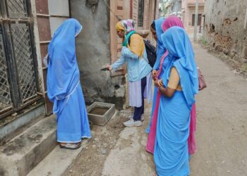 गुंदोज में एएनम व आशा सहयोगिनी ने चलाया मच्छरजनित रोगों से बचाव अभियान
