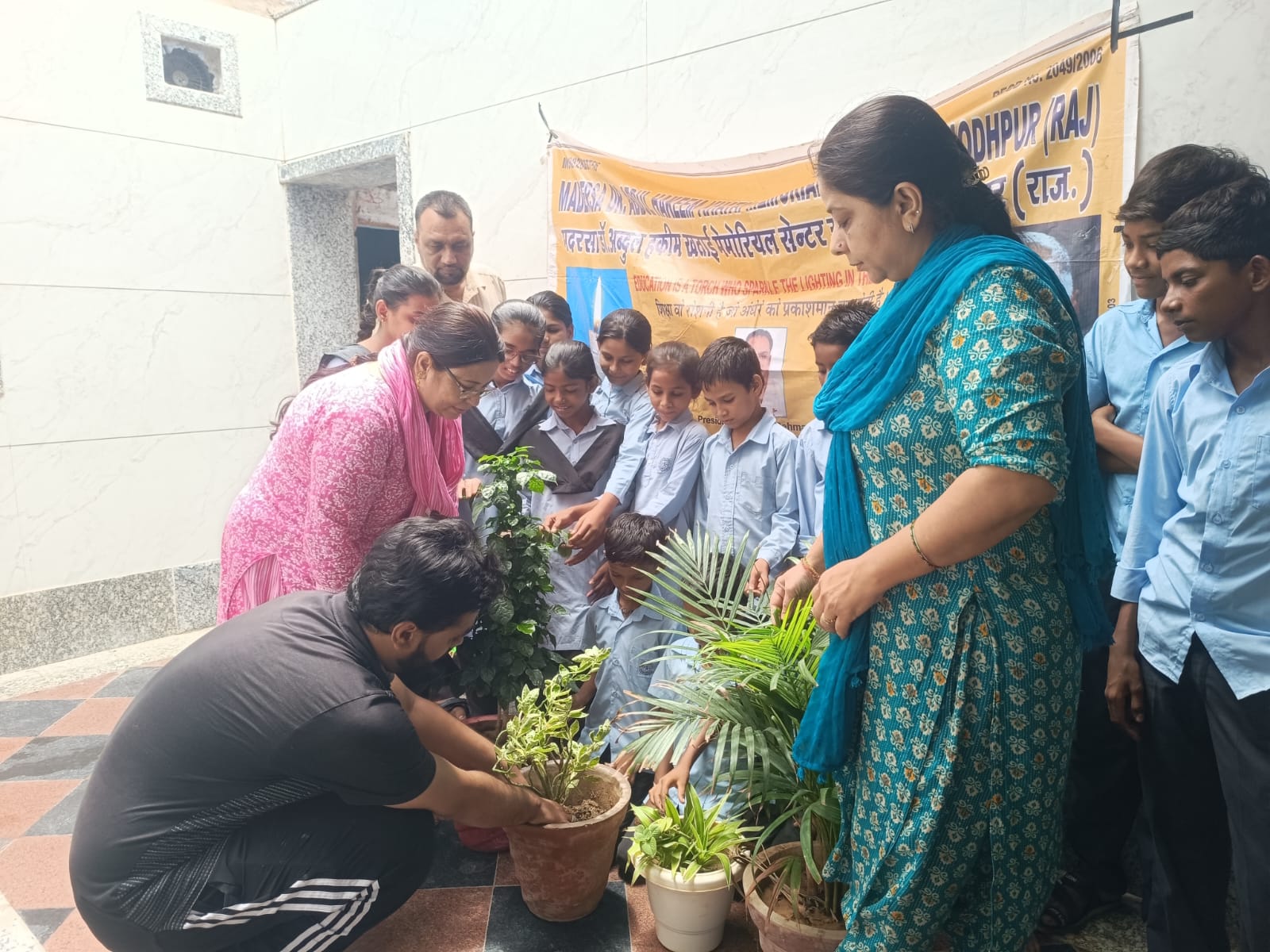 मदरसा डॉ. अब्दुल हकीम ख़ताई मेमोरियल सेंटर में ‘हरियालो राजस्थान’ अभियान के तहत हुआ वृक्षारोपण