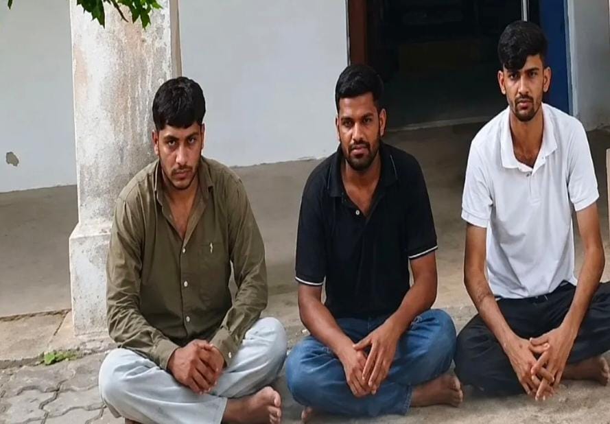पिस्टल दिखाकर दिनदहाड़े युवती का अपहरण, 2 घंटे के अंदर तीन आरोपी गिरफ्तार