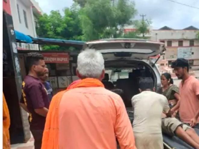 युवक की करंट लगने से हालत गंभीर: बांगड़ हॉस्पिटल से जोधपुर रेफर; परिजन रोने लगे