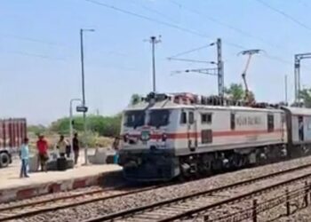जोधपुर-साबरमती एक्सप्रेस अब गांधीग्राम तक चलेगी: 26 अगस्त से बदलेगा टर्मिनल, चांदखेड़ा रोड स्टेशन पर नया ठहराव