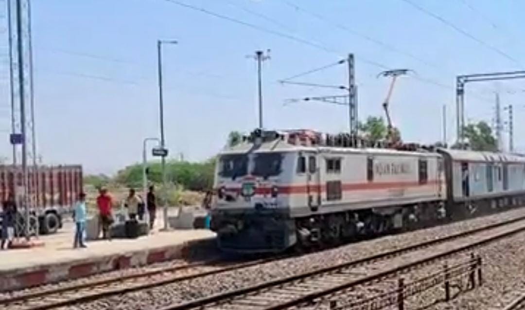 जोधपुर-साबरमती एक्सप्रेस अब गांधीग्राम तक चलेगी: 26 अगस्त से बदलेगा टर्मिनल, चांदखेड़ा रोड स्टेशन पर नया ठहराव