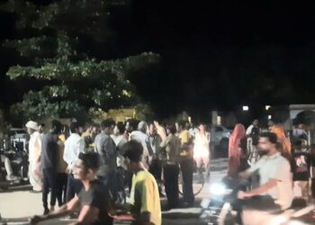 तखतगढ-फंदे पर लटकता मिला 10 वर्षीय बालक, परिजनों ने बताया हत्या का संदेह, देर शाम थाने के बाहर डटे रहे लोग