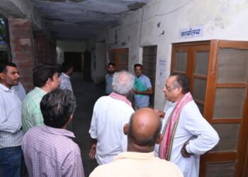 पशुपालन मंत्री ने किया बहुउद्देशीय पशु चिकित्सालय का औचक निरीक्षण