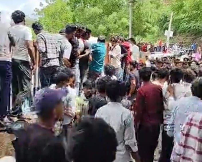 पाली-तालाब में डूबा युवकः मछलियों को दाना डालते समय पैर फिसला, गोताखोर की मदद से निकाला गया शव