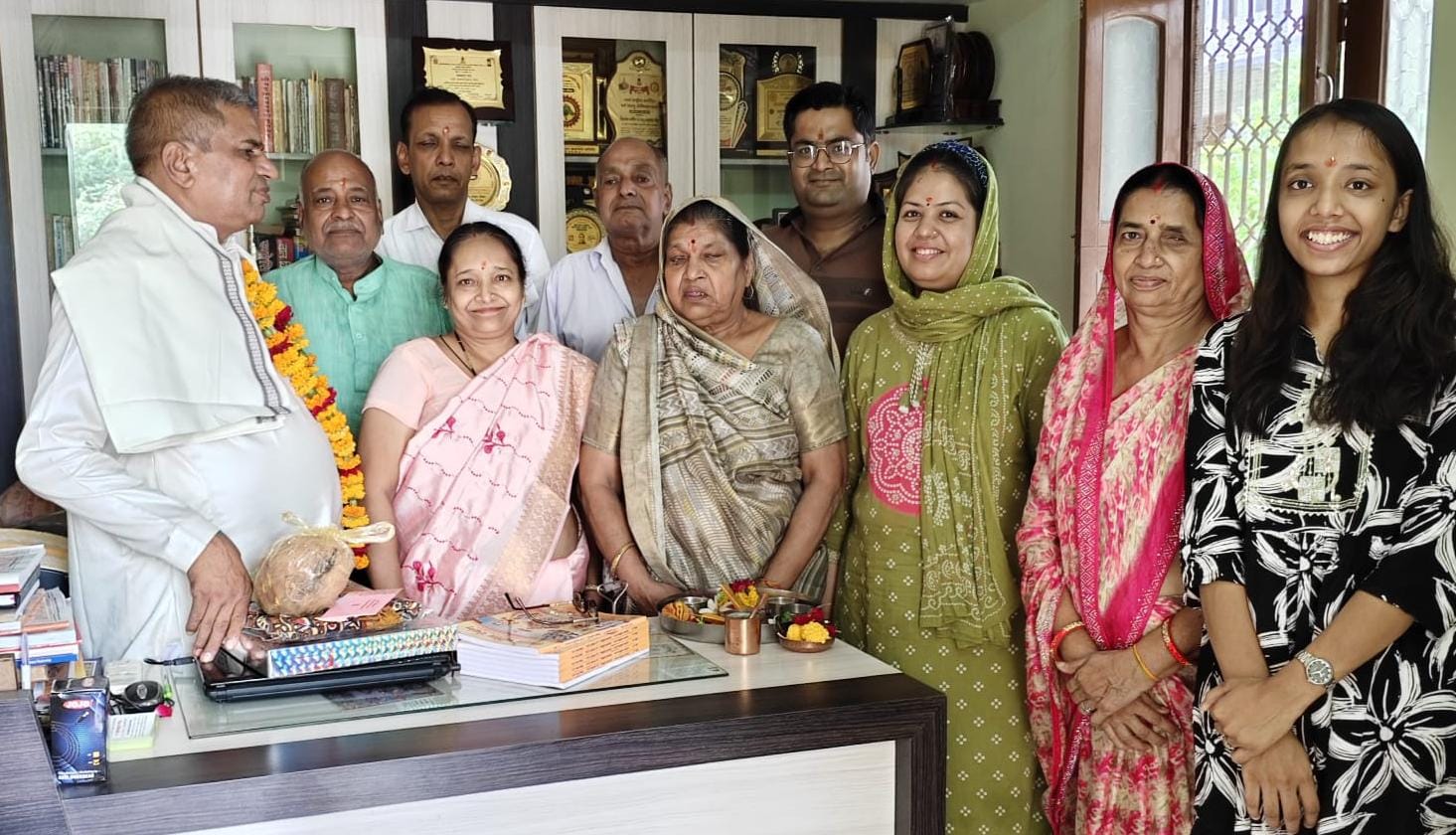 सुमेरपूर-गुरु पूर्णिमा पर गुरु को नवाया शीश, लिया आशीर्वाद