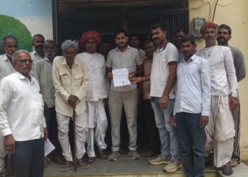 *अचपुरा गांव में क्षेत्रपाल खेतलाजी मंदिर के आगे भूमि पर अतिक्रमण को लेकर ग्रामीणों का उपखंड अधिकारी पिण्डवाड़ा को ज्ञापन*