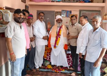 बाली-गुरु पूर्णिमा के शुभ अवसर पर परमार ने आश्रम पहुंच गुरुदेव भगवंत को वंदन कर किया सम्मान