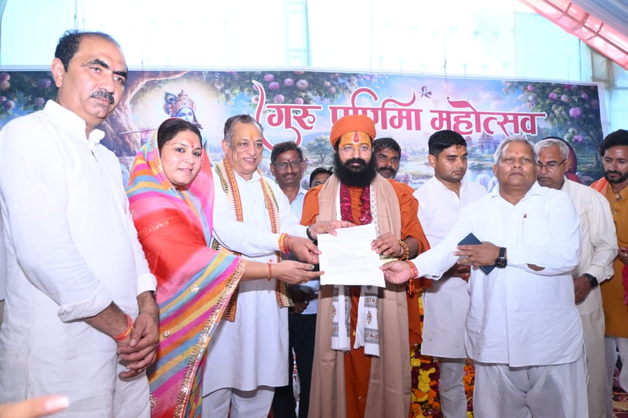 देवस्थान मंत्री जोराराम कुमावत ने पाली में किया संतों का सम्मान