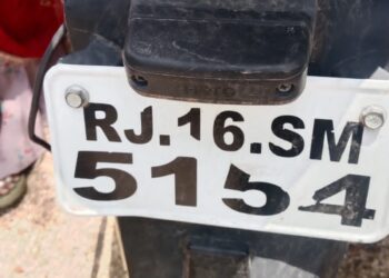 तखतगढ-मध्य रात्री महावीर बस्ती स्थित सतनाम कॉलोनी से घर के बाहर खडी बाईक को अज्ञात चोर चोरी कर भाग निकले