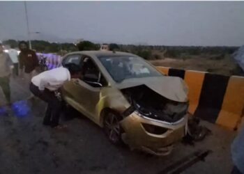 जालोर-ओवरब्रिज पर बलेनो और टाटा अल्ट्रोज़ की भीड़तः एक कम्पाउडर की मौत, दो घायल