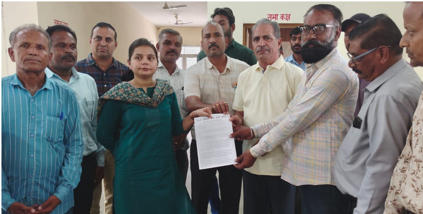 निजी शिक्षण संघ रानी ब्लॉक ने मुख्यमंत्री के नाम सौंपा ज्ञापन, ‘राजा शाला संबलन’ आदेश वापस लेने की मांग
