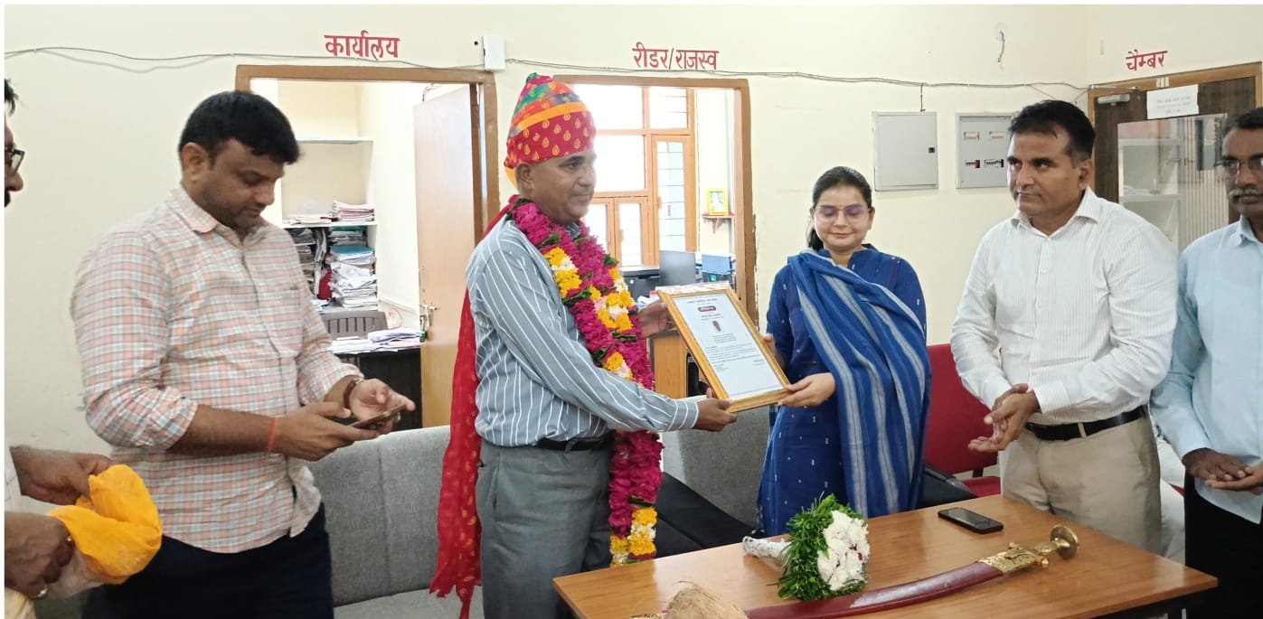 रानी मे खीमाड़ा उप तहसीलदार मदनसिंह राजपुरोहित का सम्मानपूर्वक सेवा निवृत्ति समारोह आयोजित