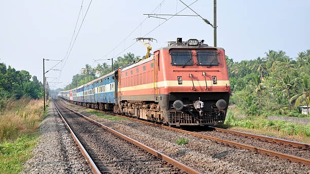 बिना टिकट यात्रियों पर रेलवे की बड़ी कार्रवाई,छह ट्रेनों में 108 यात्री पकड़े,61 हजार रुपए का जुर्माना वसूला