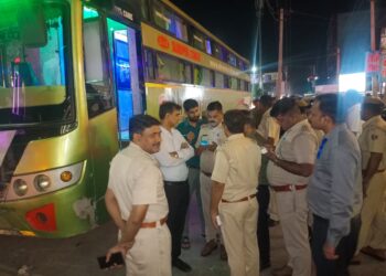 सुरक्षा मानकों की अवहेलना पर लग्जरी एवं स्लीपर बसों के विरुद्ध सख्त कार्रवाई
