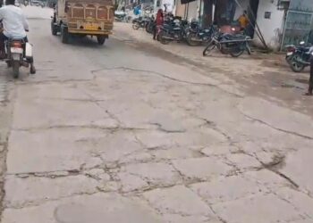 सादड़ी क्षेत्र की अधिकांश सड़कें आज जर्जर और टूटी-फूटी अवस्था में