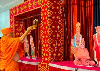 सात समुंदर और 108 नदियों के जल से हो रहा शिव व नीलकंठ वर्णी महाराज का जलाभिषेक