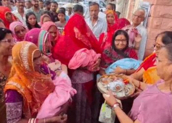 पालने में मिली 4 बच्चियों पर शहर ने बरसाए फूलः ढोल-नगाड़ों के साथ रथयात्रा निकाली; शिशु-गृह में ‘मंगल-प्रवेश’ कराया