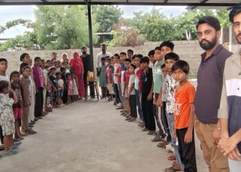 फालना में इंदिरा कॉलोनी आज 9 अगस्त आदिवासी दिवस पर बच्चों को महानायकों के संघर्ष की जानकारी दी