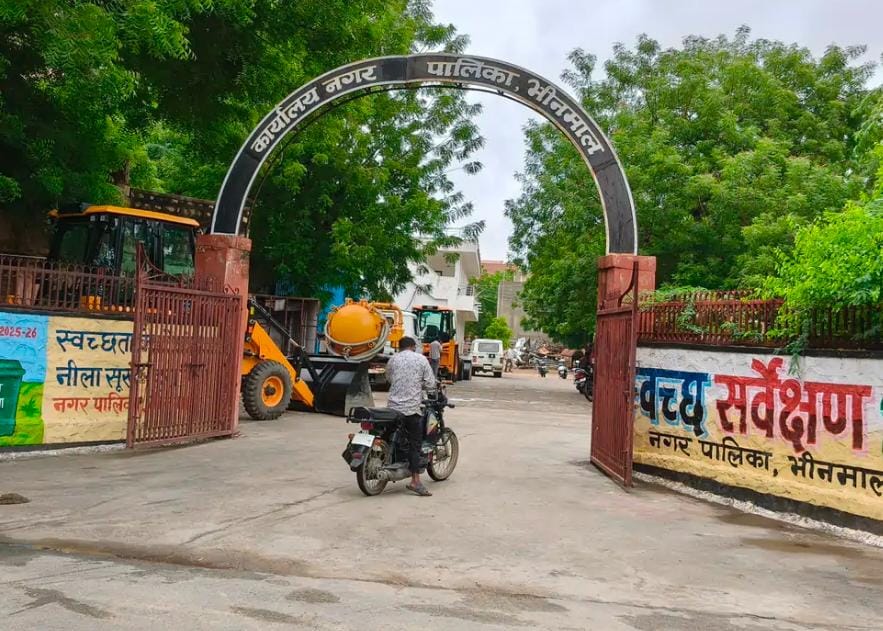 33.30 लाख के रोड लाइट ठेके में लापरवाही, 3 नोटिस के बाद भी नहीं सुधरा काम, अब ठेकेदार को ब्लैकलिस्ट करने की तैयारी