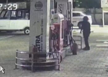 पाली-पेट्रोल पंप पर QR कोड बदलकर ठगी, VIDEO: आधी रात हेलमेट पहनकर आए; संचालक की बजाए ठगों के खाते में पहुंची रकम