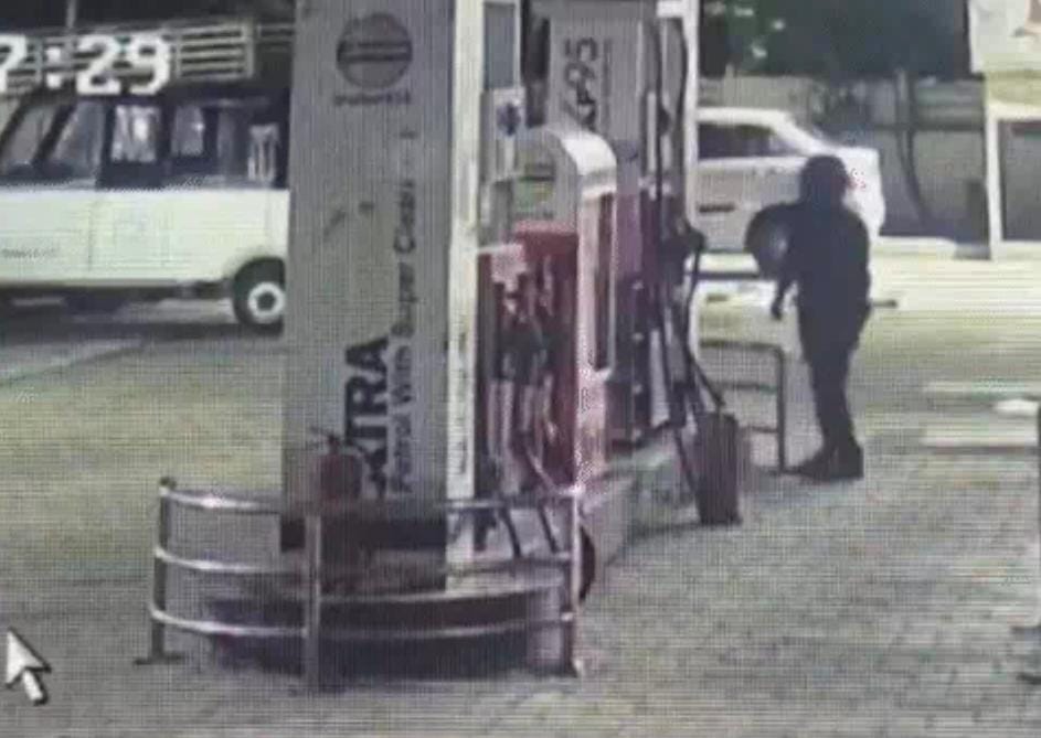 पाली-पेट्रोल पंप पर QR कोड बदलकर ठगी, VIDEO: आधी रात हेलमेट पहनकर आए; संचालक की बजाए ठगों के खाते में पहुंची रकम