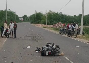 कार ने बाइक को टक्कर मारीः बाइक सवार घायल, पाली से बूसी जाते समय हादसा