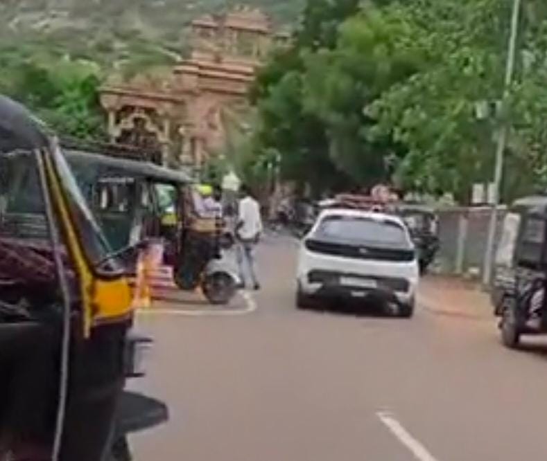 श्रद्धालुओं को लाइसेंसी पिस्तौल दिखाकर डरायाःपुलिस ने शांतिभंग में गिरफ्तार किया, सात दोस्त दर्शन करने सिरे-मंदिर जा रहे थे
