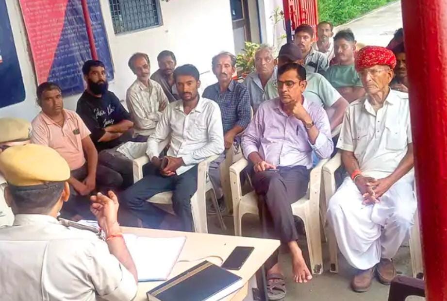 पालड़ी एम में त्योहारों और चुनावों को लेकर शांति समिति की बैठक आयोजित