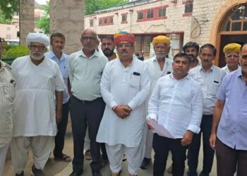 फाउदेवी हत्याकांड में 4 दिन बाद भी गिरफ्तार नहीं: ज्वेलरी-कैश भी लूट ले गए; कलेक्टर से कार्रवाई की मांग