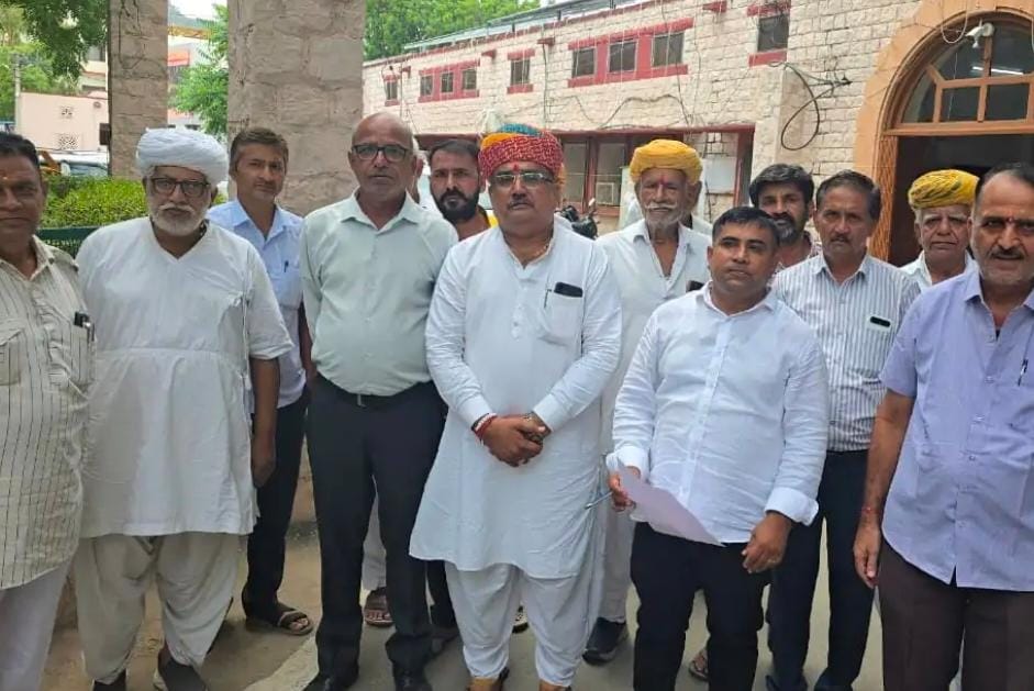फाउदेवी हत्याकांड में 4 दिन बाद भी गिरफ्तार नहीं: ज्वेलरी-कैश भी लूट ले गए; कलेक्टर से कार्रवाई की मांग