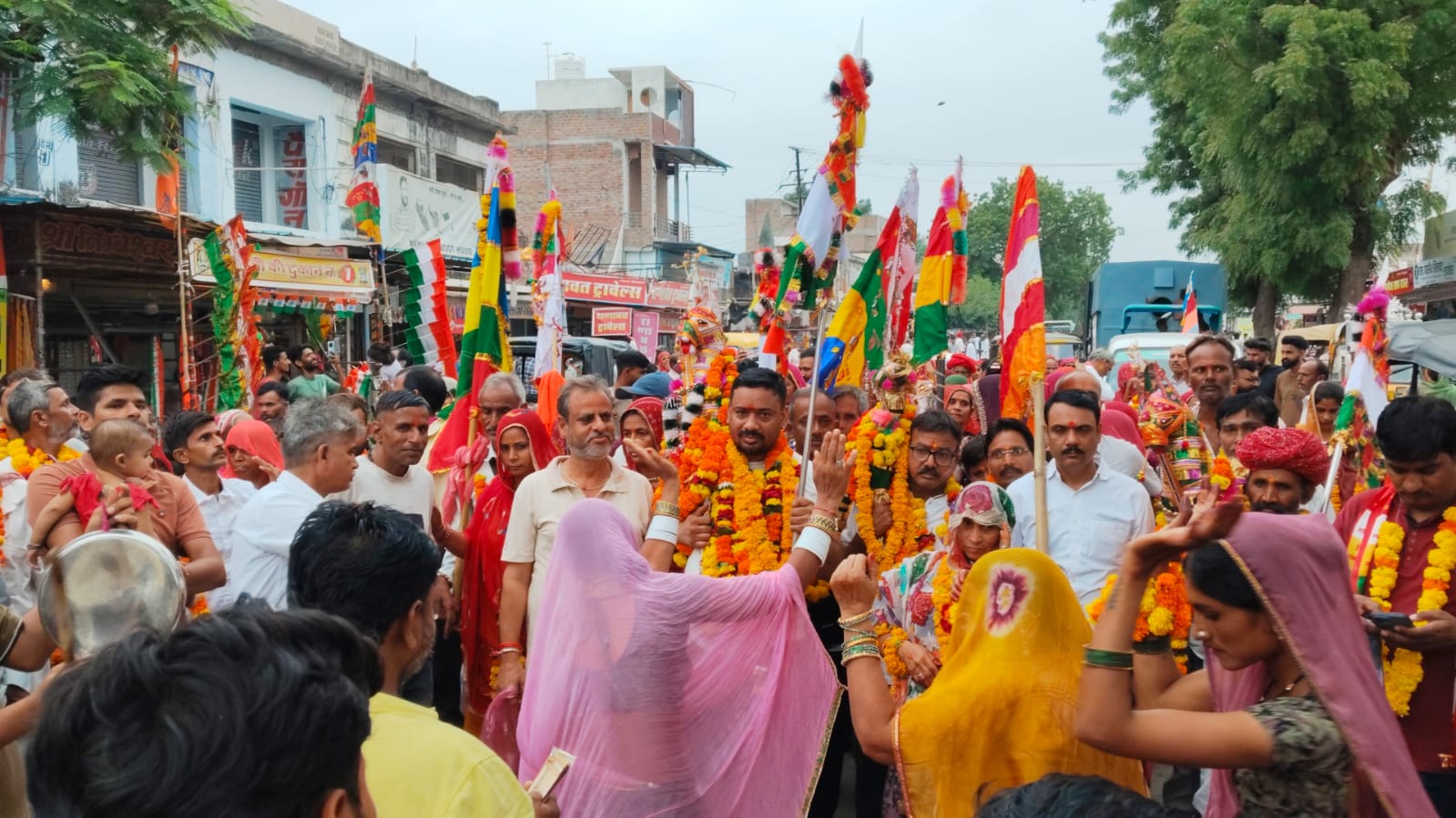 साण्डेराव से रामदेवरा दर्शन को 551 पैदल यात्रियों का संघ गाजे बाजे के साथ हुआ रवाना