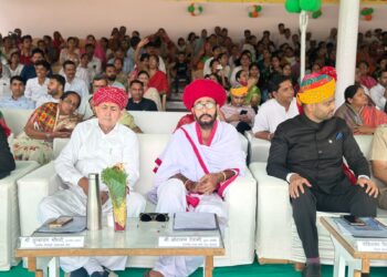 सिरोही में स्वतंत्रता दिवस पर राज्य मंत्री देवासी ने फहराया तिरंगाः परेड की ली सलामी, शहीदों के बलिदान को किया याद