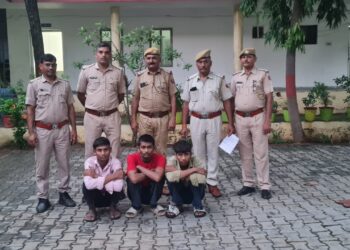 आबुरोड-लुट, मोटर साईकिल चोरी व मारपीट की वारदातो का खुलासा, तीन मुल्जिमो को किया गिरफ्तार