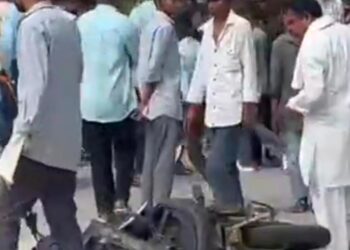 पिंडवाड़ा-मालेरा बस स्टैंड पर कार-बाइक की भिड़ंतः एक युवक की मौत, दो घायल; ड्राइवर कार सहित फरार