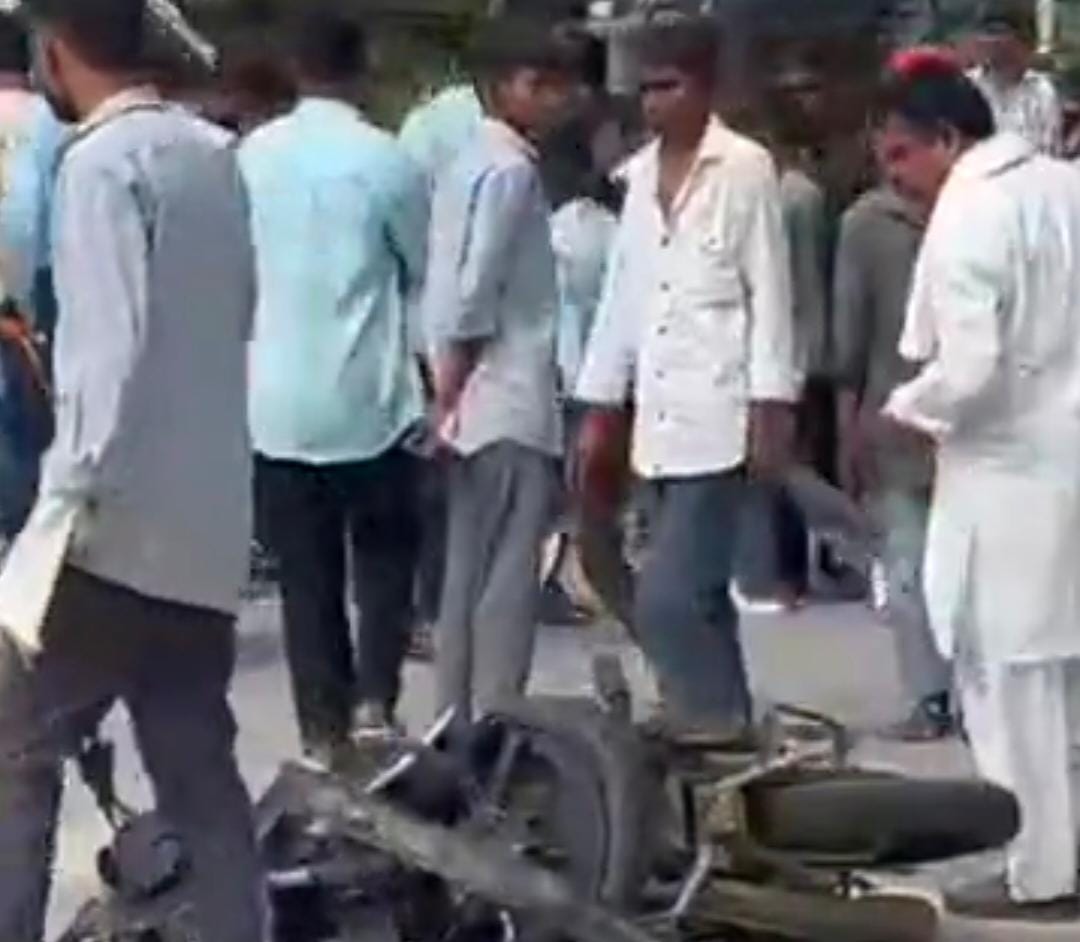 पिंडवाड़ा-मालेरा बस स्टैंड पर कार-बाइक की भिड़ंतः एक युवक की मौत, दो घायल; ड्राइवर कार सहित फरार