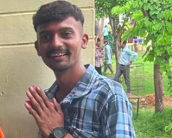 आबुरोड-दुकान के पास नाले में मिला युवक का शवः सिर और गले पर चोट के निशान मिले, परिजनों ने हत्यारों को पकड़ने की मांग की